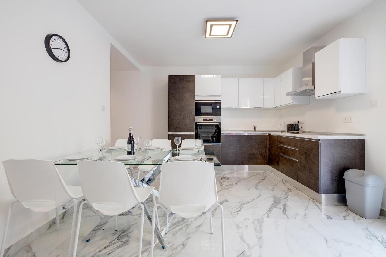 Cosy Apartment Steps To St George'S Bay Saint Julian's Exterior photo