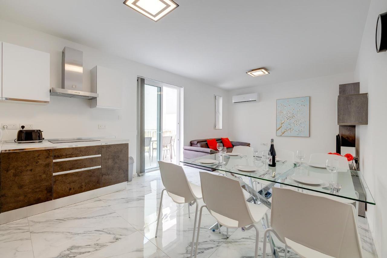 Cosy Apartment Steps To St George'S Bay Saint Julian's Exterior photo